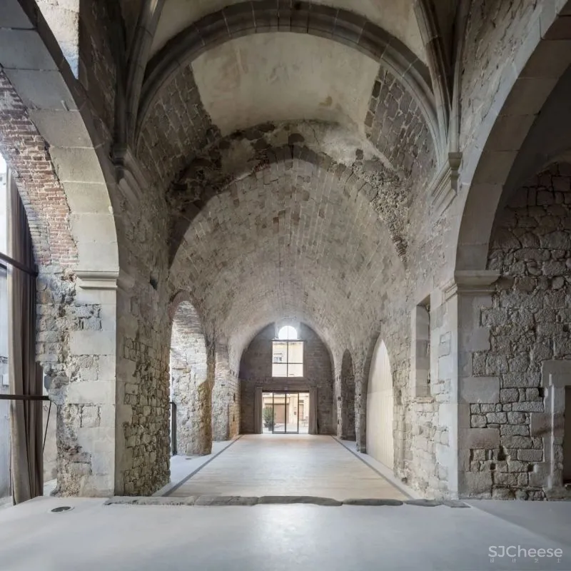 Carles Enrich 丨 设计，在建筑中沉淀