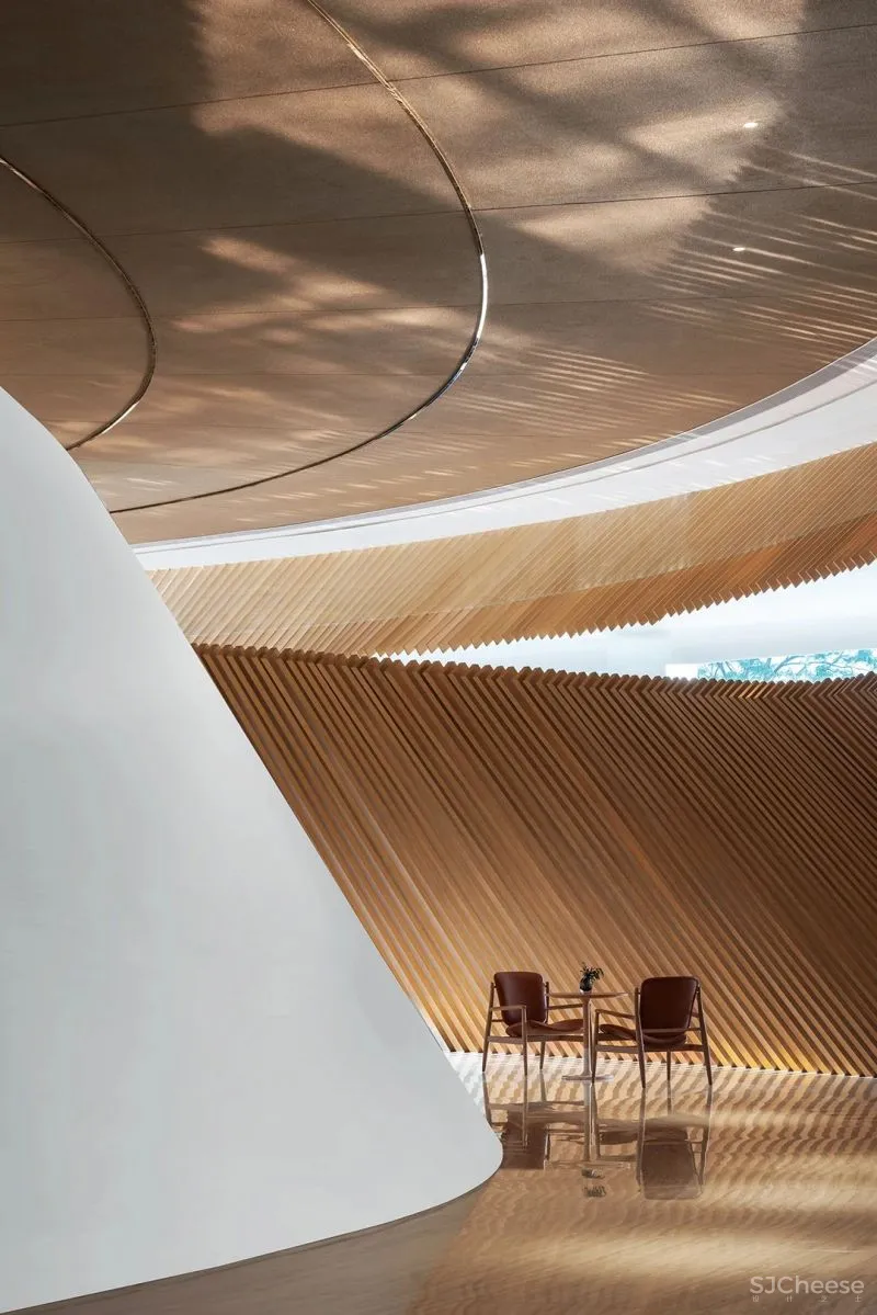 打造出令人充满探索欲的游逛空间体验