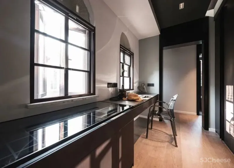 隔出玄关，打开客餐厅，环绕落地窗让家充满阳光 王中玮