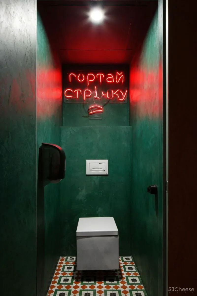 IRA LYSIUK 90㎡咖啡厅设计,现代与历史的交织