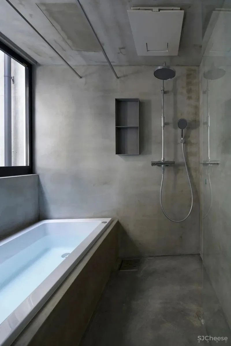 外观像碉堡,东京三轩茶屋,别有洞天的光影混凝土住宅