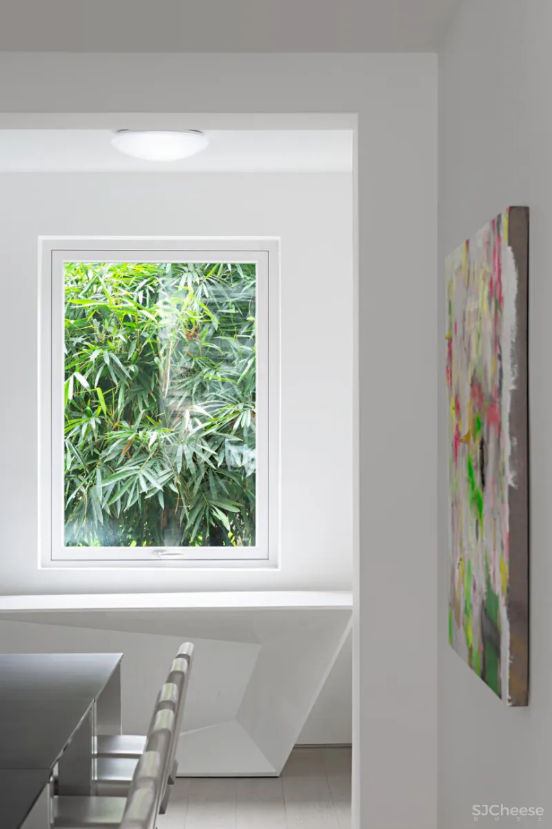 老宅变身极简白画廊，以空间与光探索艺术之雅