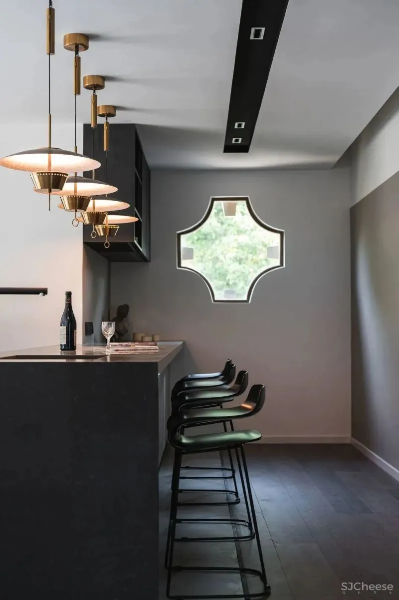 隔出玄关，打开客餐厅，环绕落地窗让家充满阳光 王中玮