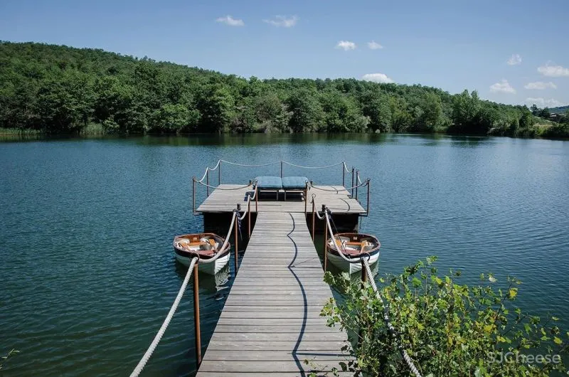 意大利千年古堡改造的酒店,1500万平米仅36间房,现代与古典的极限混搭!