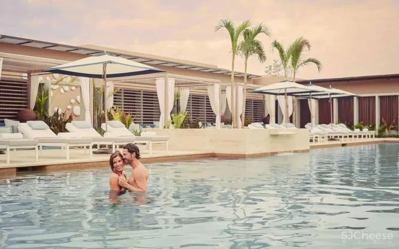 蒙太奇洛斯卡沃斯酒店