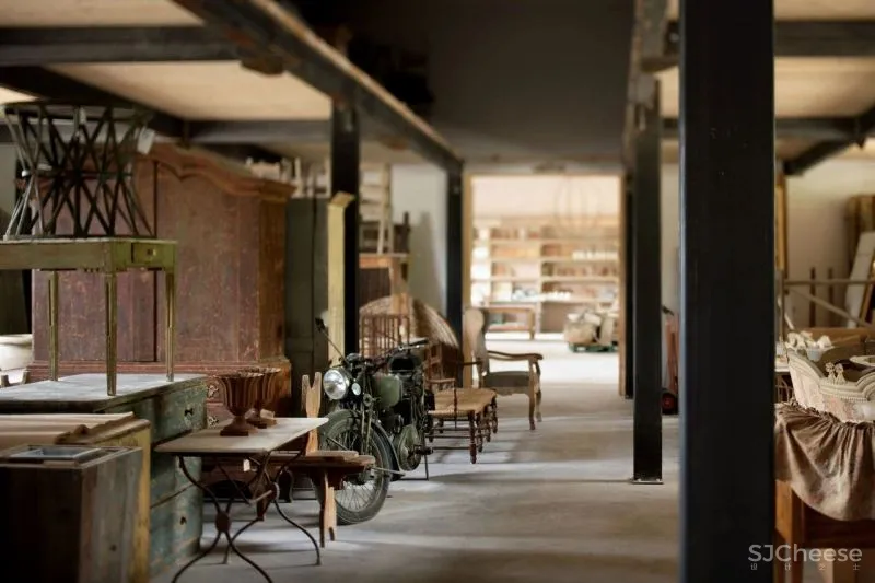 意大利千年古堡改造的酒店,1500万平米仅36间房,现代与古典的极限混搭!