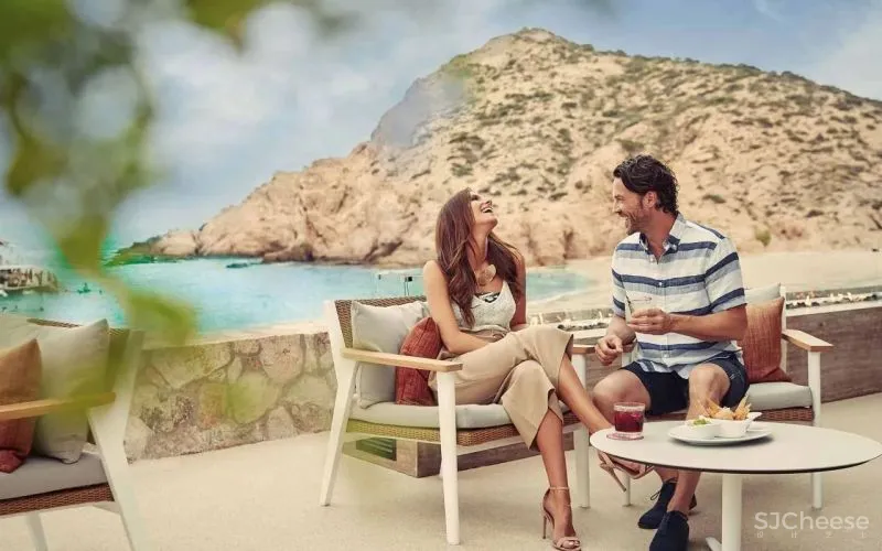 蒙太奇洛斯卡沃斯酒店