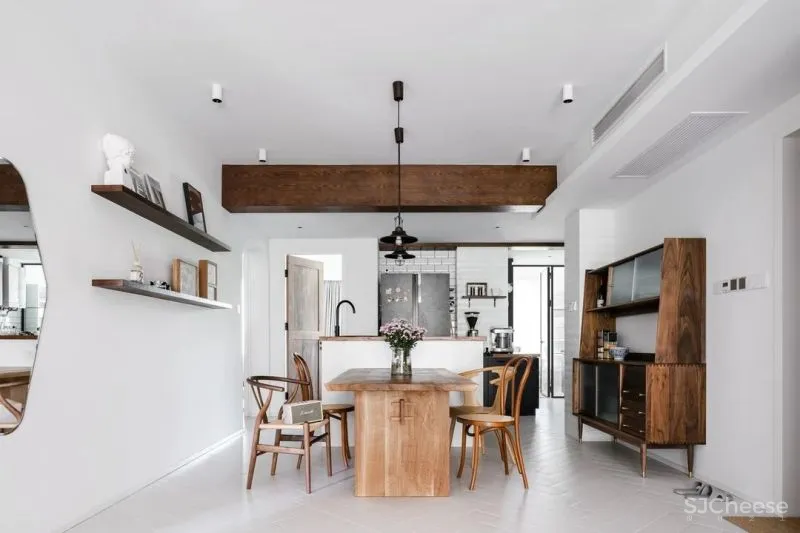 在武汉造一所“北欧度假屋”:白墙、老木头、皮革,150㎡住一家三口,敞亮又温暖!