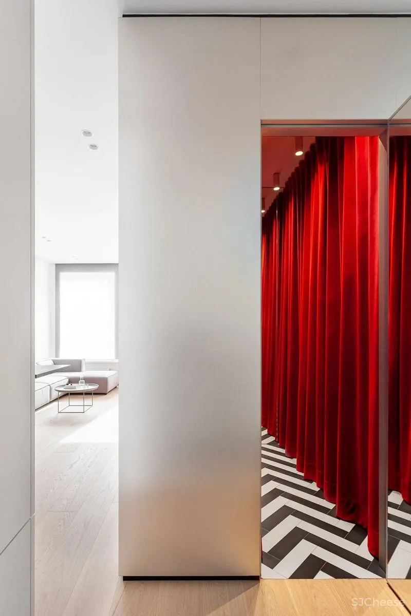 这个看似素雅平淡空间,其实隐藏了一颗躁动不安的心