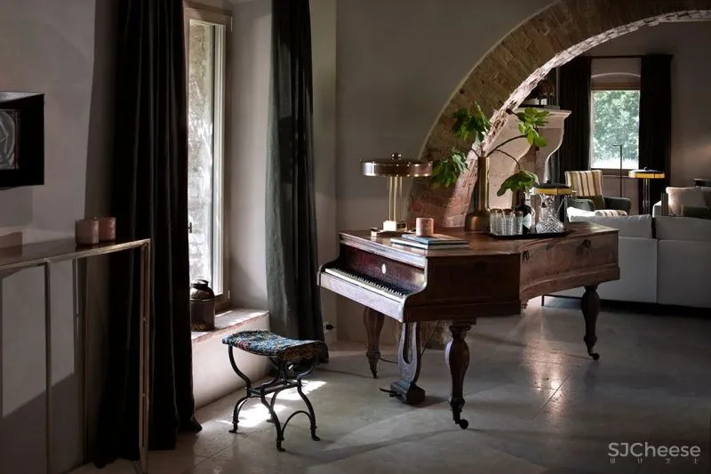 意大利千年古堡改造的酒店,1500万平米仅36间房,现代与古典的极限混搭!