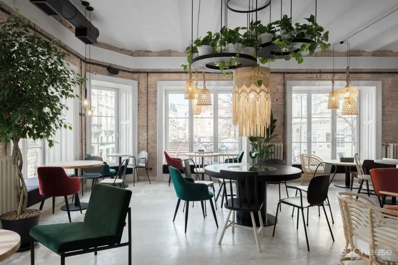 IRA LYSIUK 90㎡咖啡厅设计,现代与历史的交织