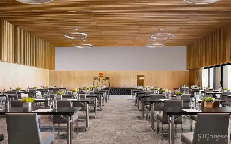 蒙太奇洛斯卡沃斯酒店