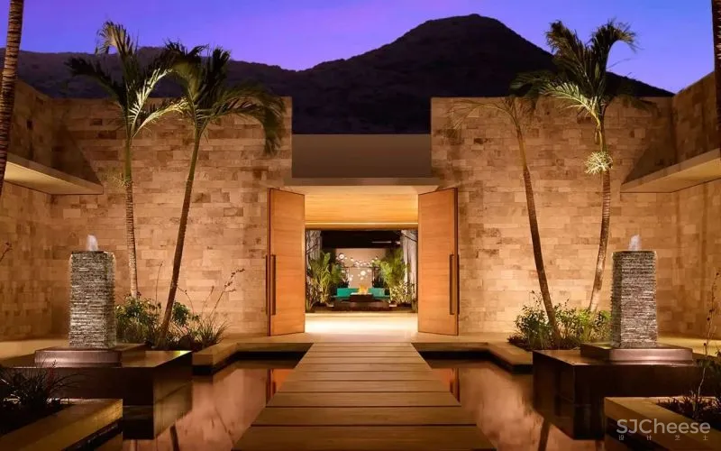 蒙太奇洛斯卡沃斯酒店