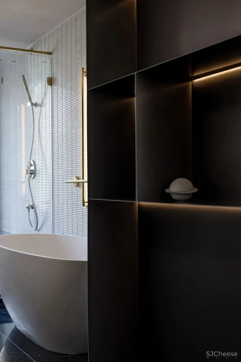 黄铜、石材、藤编，温暖自然的大平层设计丨木桃盒子