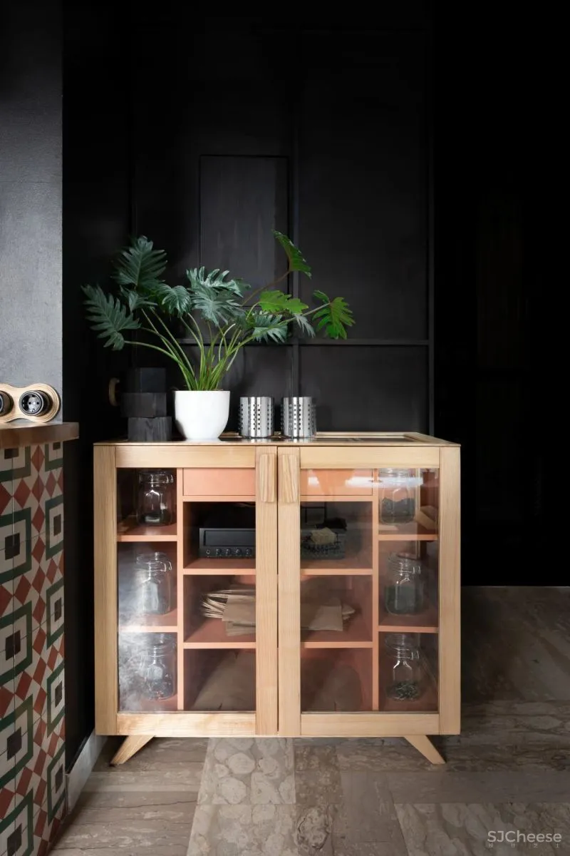 IRA LYSIUK 90㎡咖啡厅设计,现代与历史的交织