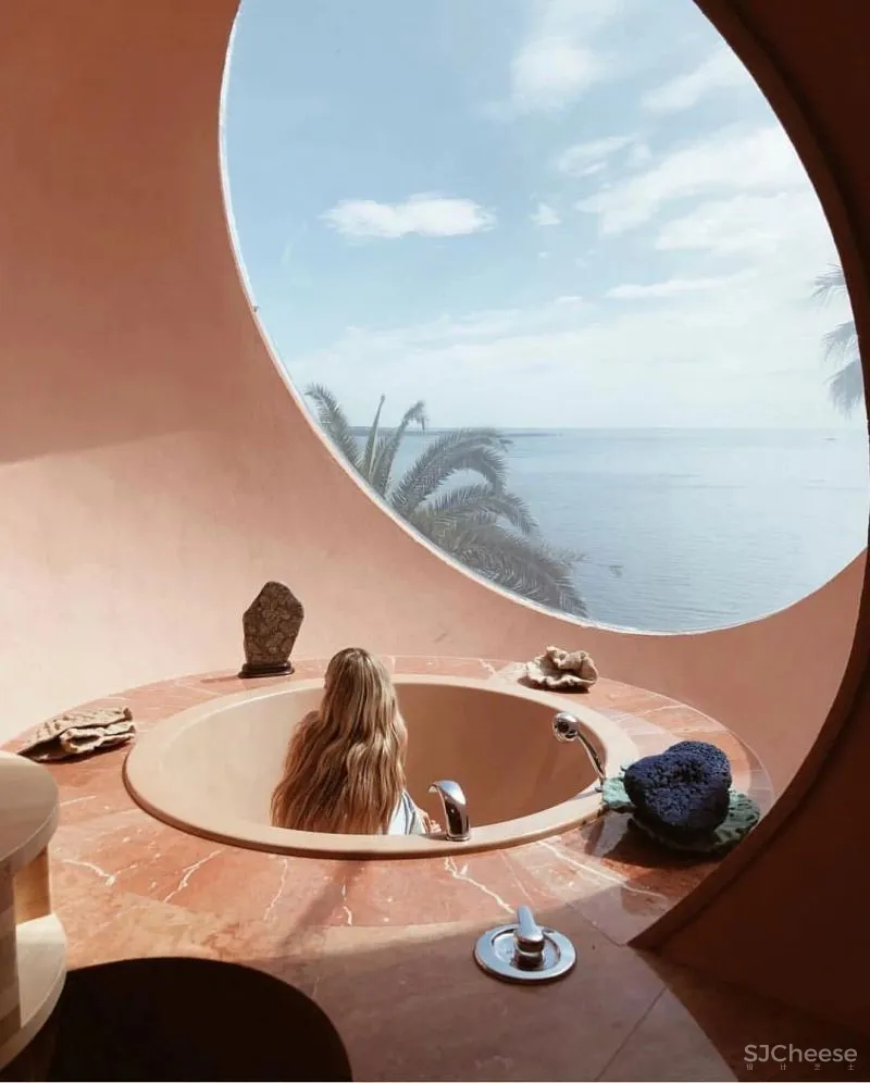 设计太超前?皮尔卡丹售价30亿的泡泡屋,卖了6年无人问津