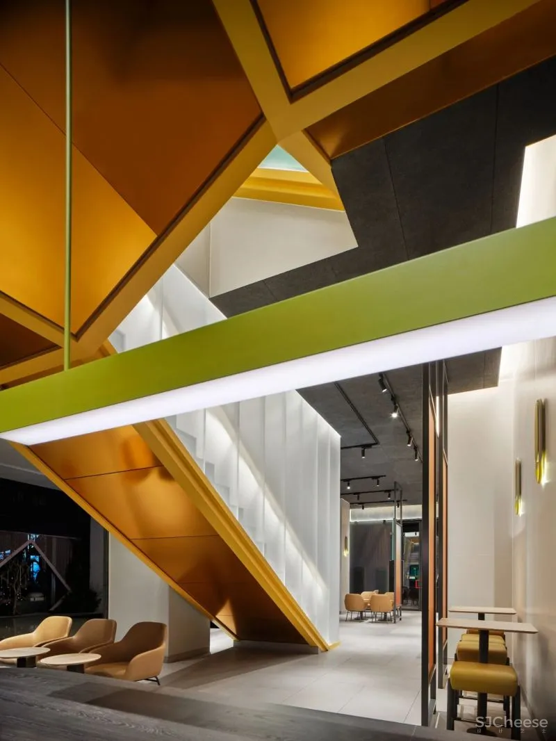 梁志天新作 麦当劳CUBE旗舰店