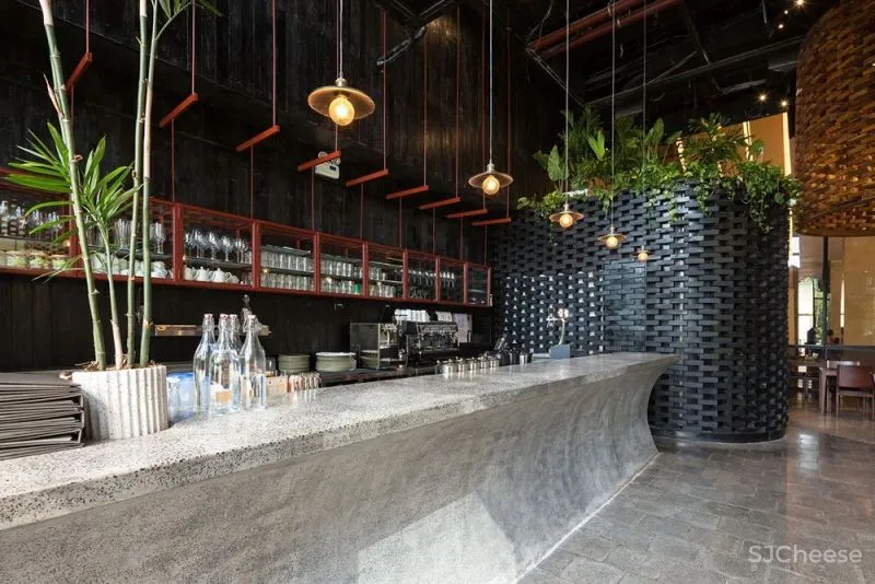 置身于高楼之中,游离于城市之外——越南Pizza 4P’s餐厅