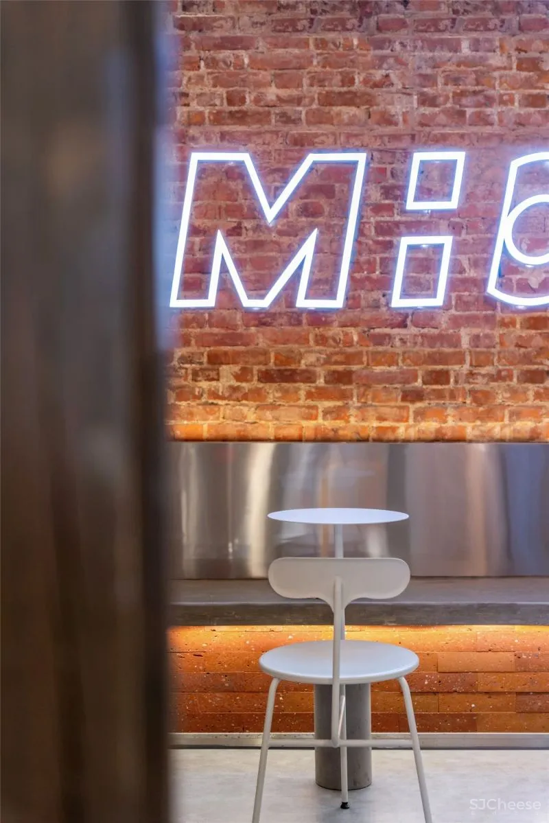 新一代广州时尚潮人对服装的环境和空间有着新的理解和诠释