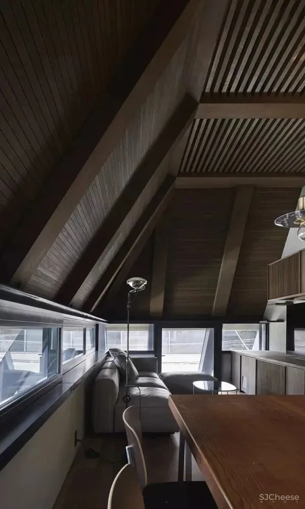 外观像碉堡,东京三轩茶屋,别有洞天的光影混凝土住宅