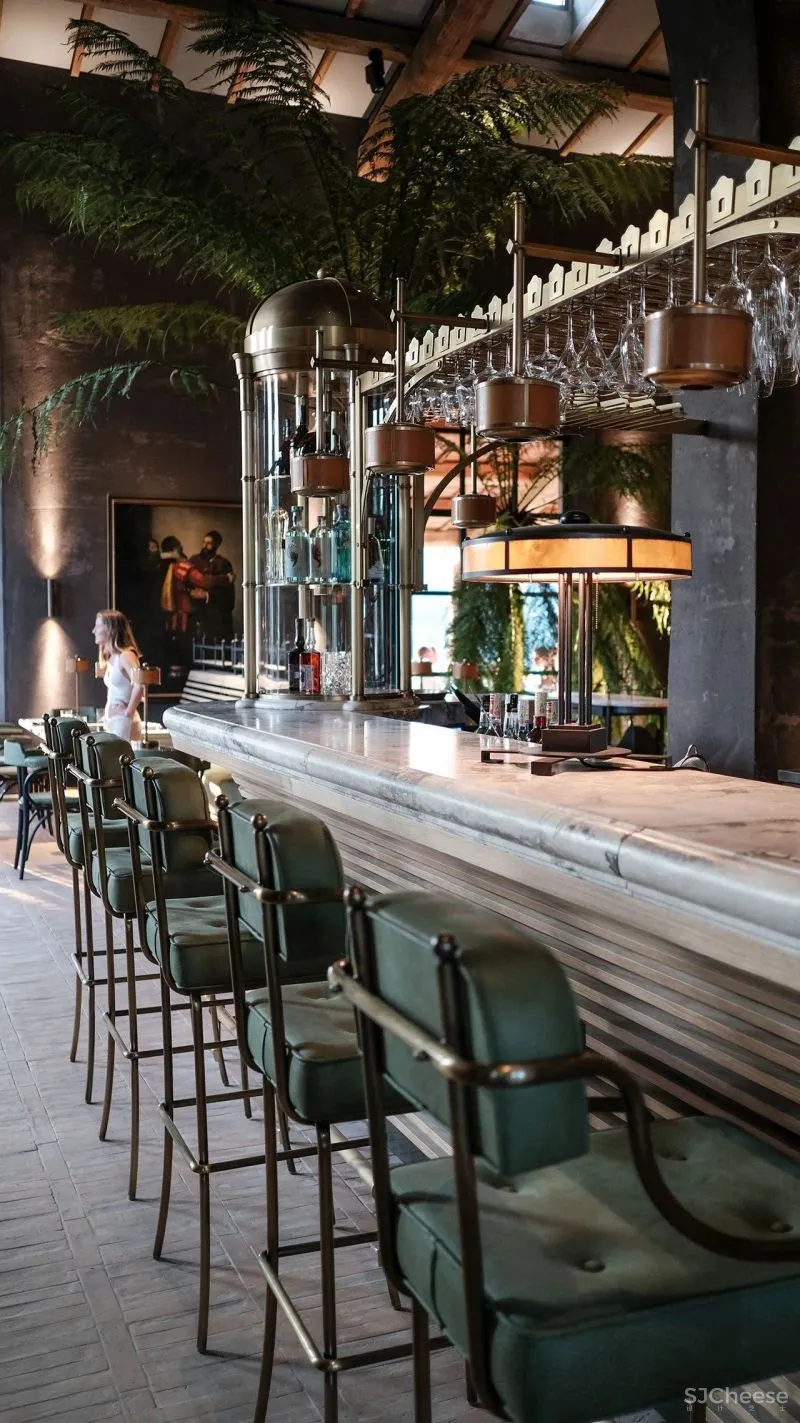 意大利千年古堡改造的酒店,1500万平米仅36间房,现代与古典的极限混搭!