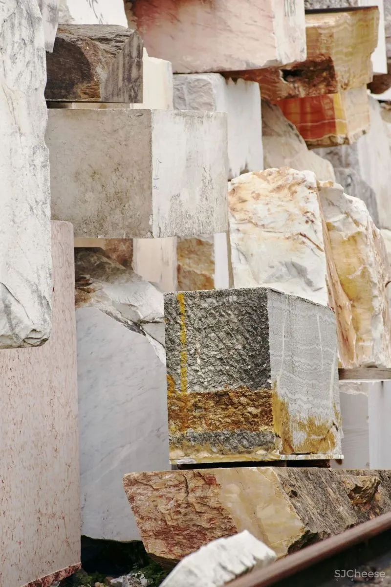 带阿斯顿马丁套房的公寓，样板房公开，高级黑才有这么酷酷的高级感