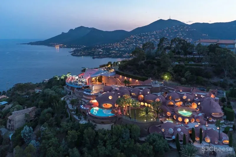 设计太超前?皮尔卡丹售价30亿的泡泡屋,卖了6年无人问津