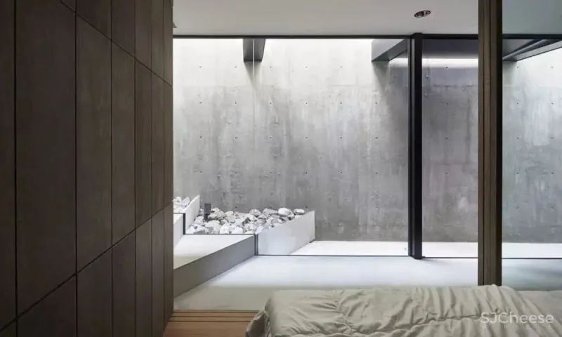 外观像碉堡,东京三轩茶屋,别有洞天的光影混凝土住宅