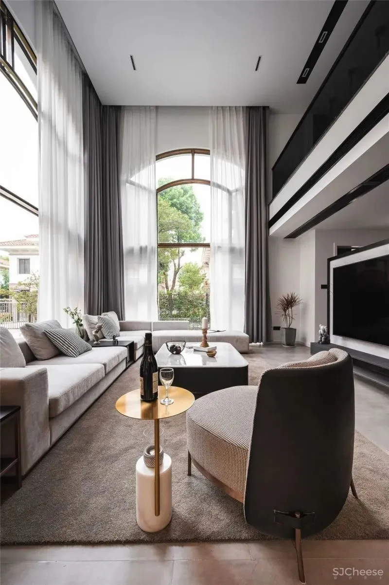 隔出玄关，打开客餐厅，环绕落地窗让家充满阳光 王中玮