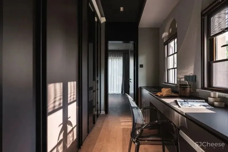 隔出玄关，打开客餐厅，环绕落地窗让家充满阳光 王中玮