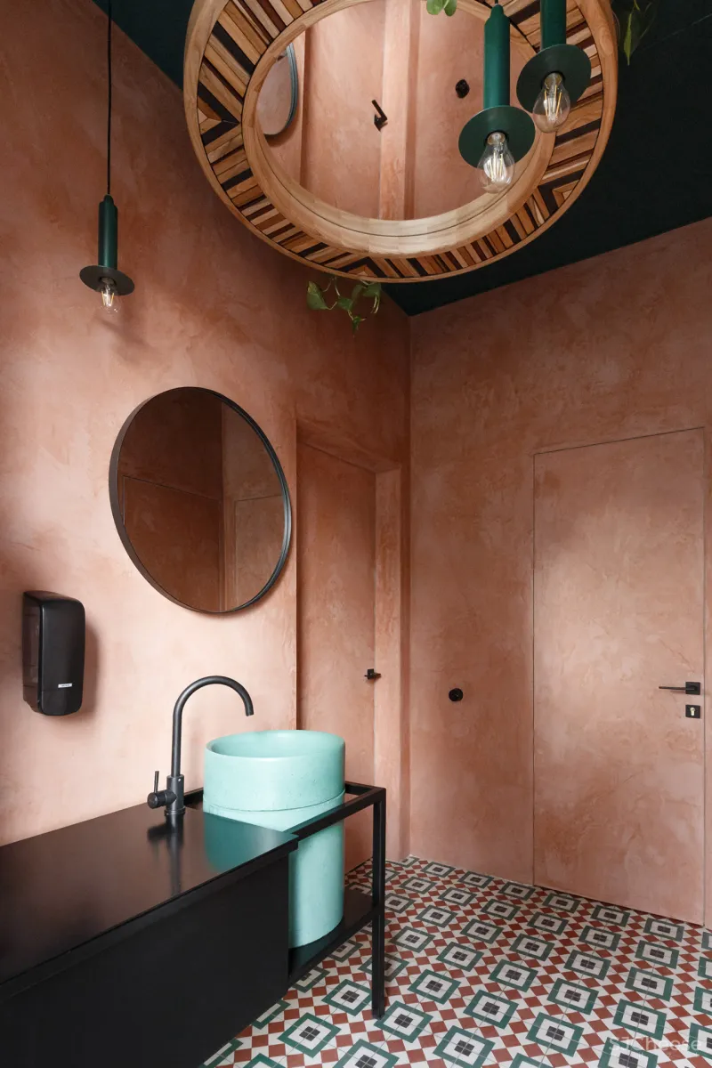 IRA LYSIUK 90㎡咖啡厅设计,现代与历史的交织