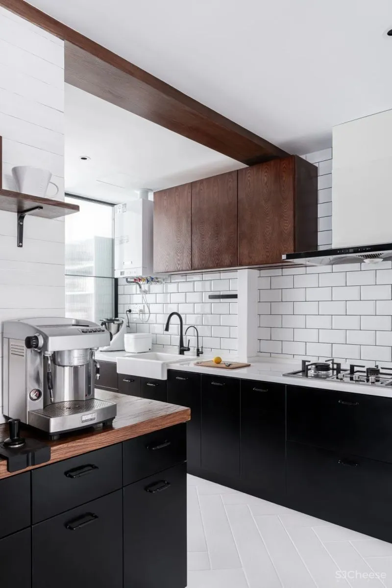 在武汉造一所“北欧度假屋”:白墙、老木头、皮革,150㎡住一家三口,敞亮又温暖!