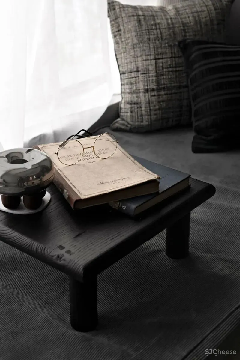 浅色灰调 木饰面,打造152㎡都市未来感家宅 库玛设计