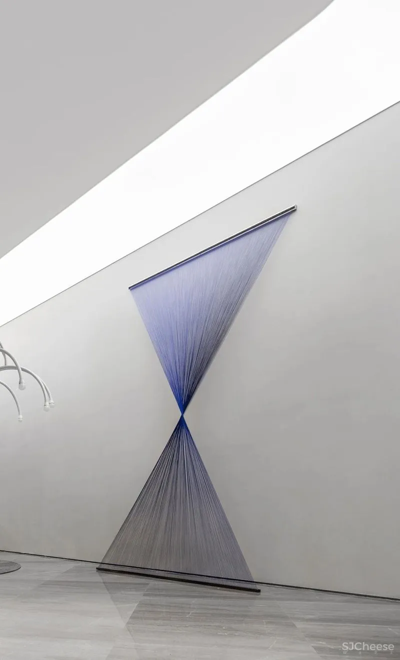 CLV赛拉维 首创成都禧瑞光华,曲线属于上帝 !