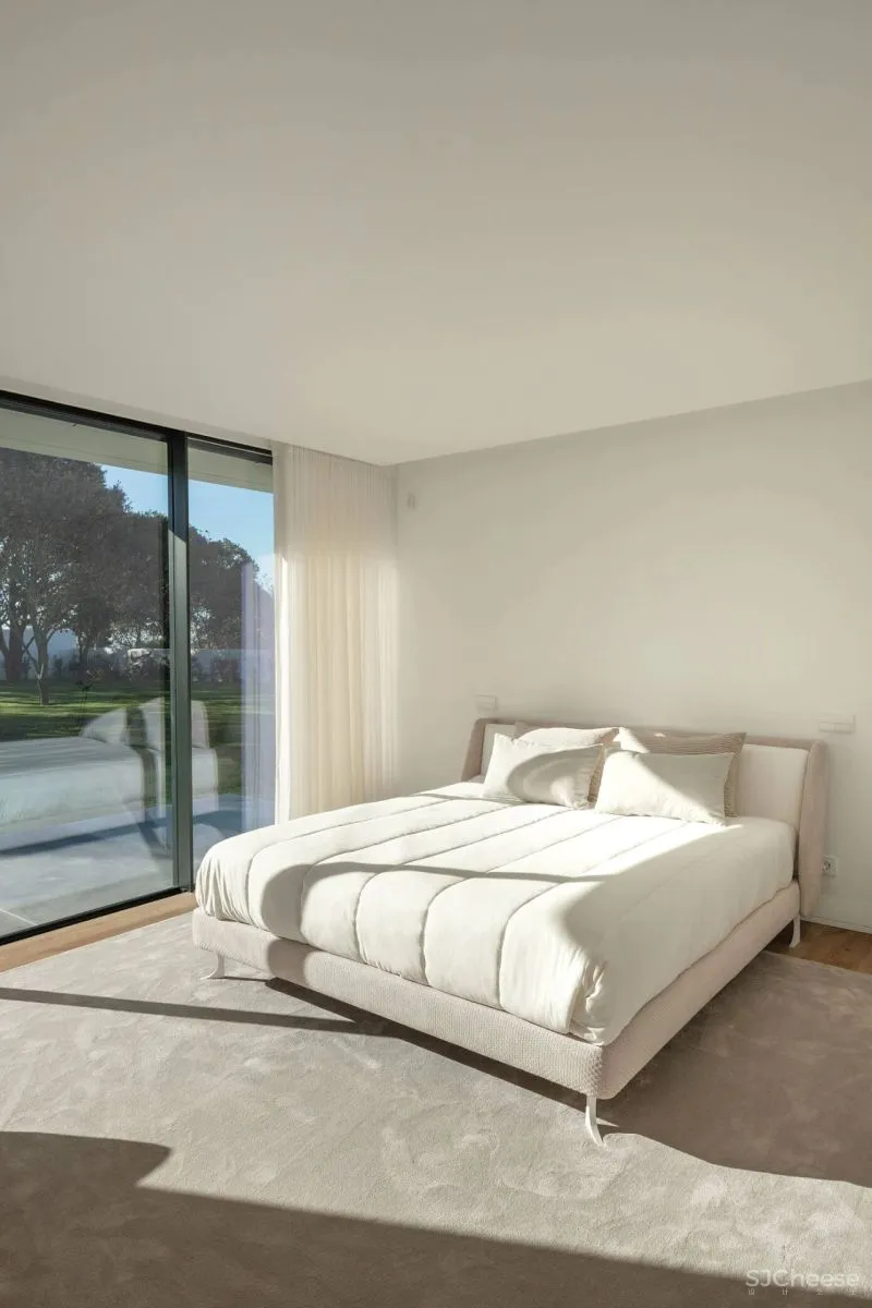 葡萄牙白色极简别墅劳利诺·席尔瓦(Raulino Silva)