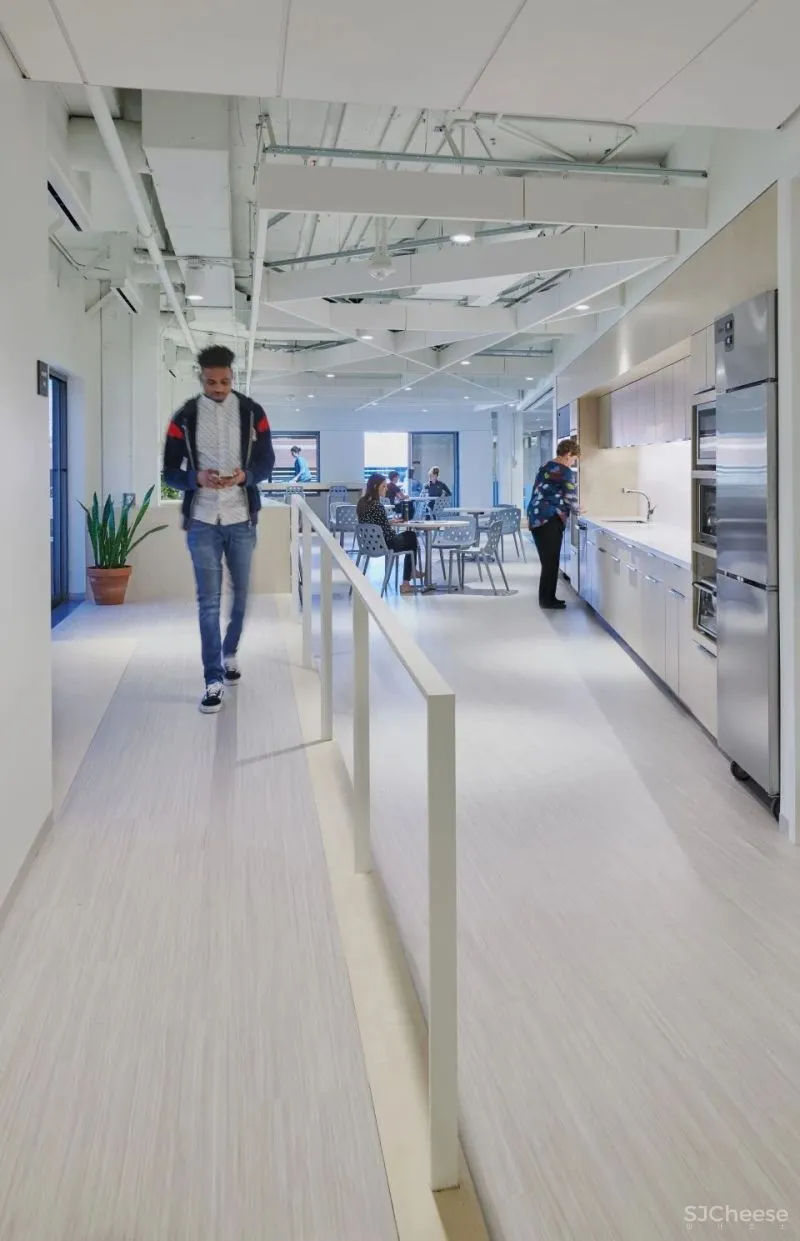 无正背立面之分的AYA公共住宅建筑 Studio Twenty Seven