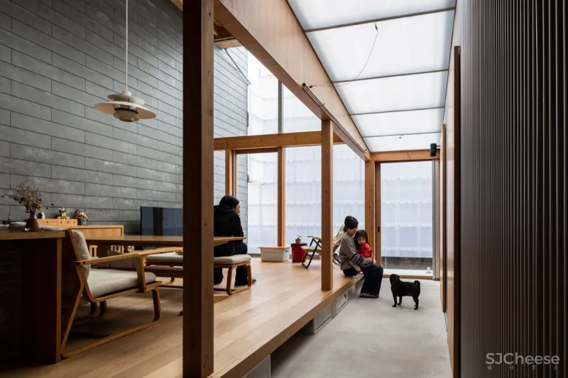 93㎡ 木结构住宅,巧妙引光入室,让家通透又明亮