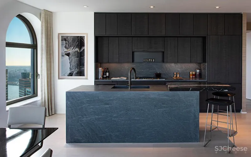 带阿斯顿马丁套房的公寓，样板房公开，高级黑才有这么酷酷的高级感