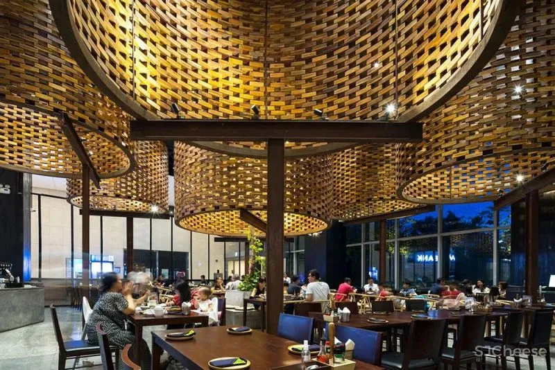 置身于高楼之中,游离于城市之外——越南Pizza 4P’s餐厅