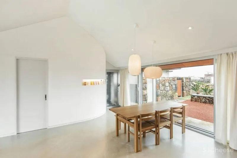 原木度假风，济州岛上的极简小公寓