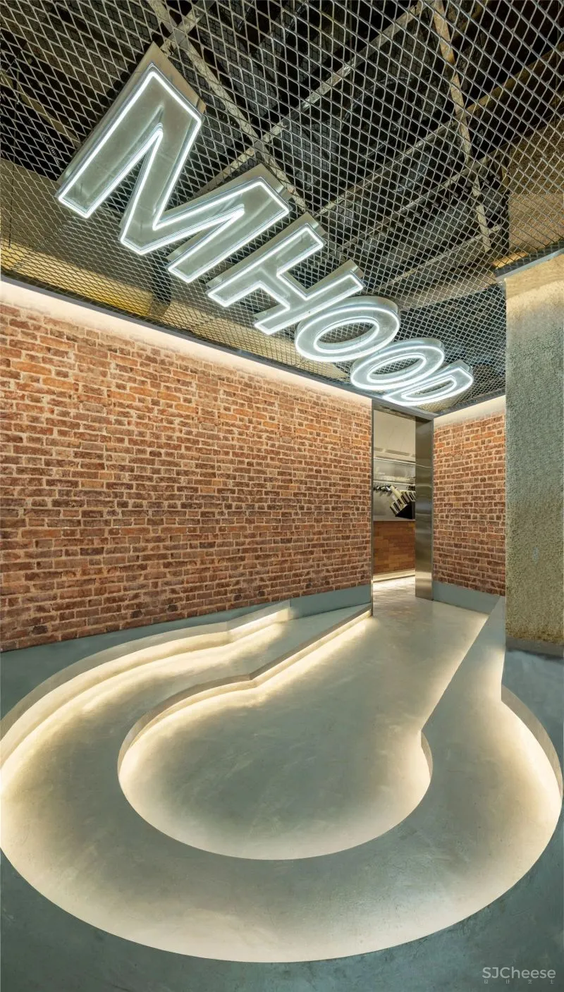 新一代广州时尚潮人对服装的环境和空间有着新的理解和诠释