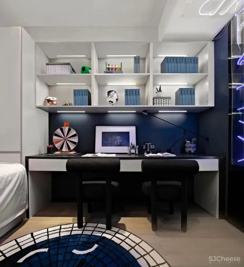 浅色灰调 木饰面,打造152㎡都市未来感家宅 库玛设计