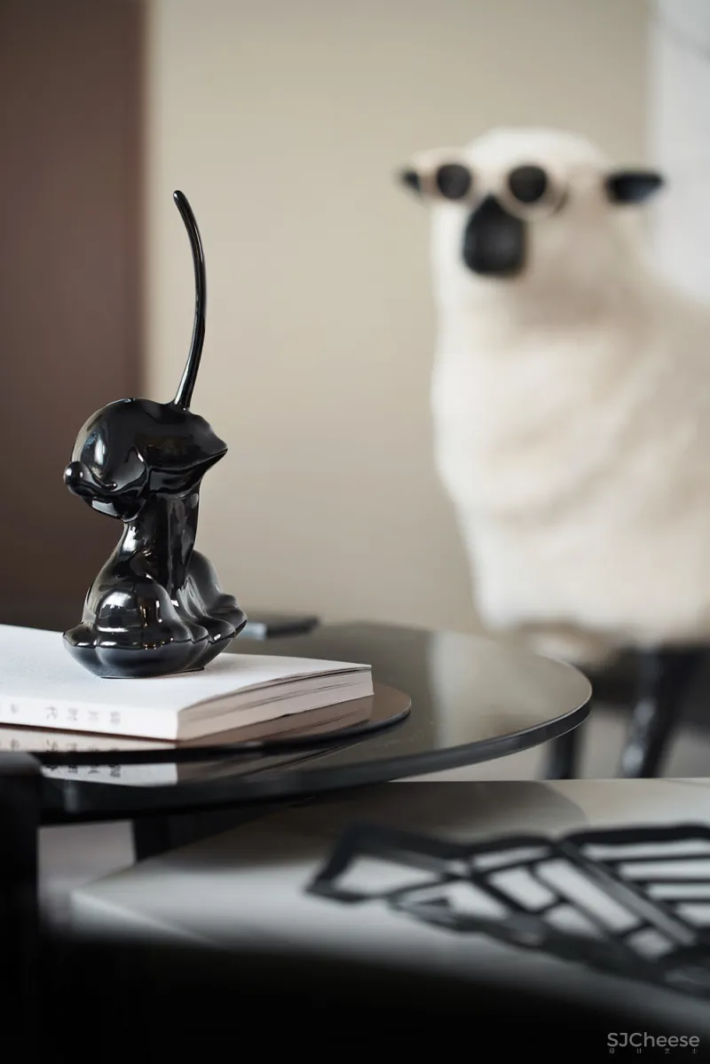 LESTYLE 乐尚设计:254㎡艺术住宅,家的鎏金光影!