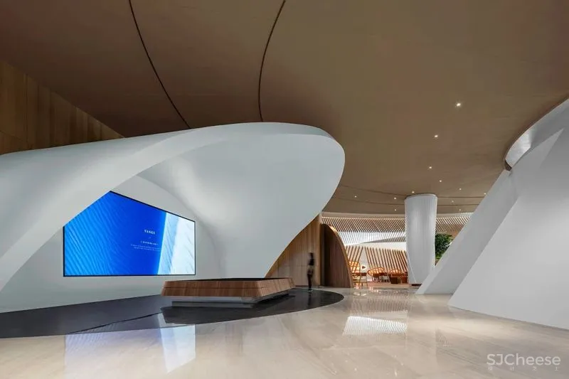 打造出令人充满探索欲的游逛空间体验