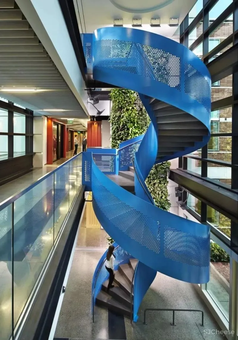 年入10亿,比google还会玩的设计公司,1000多个大奖拿到手软,客户都是500强