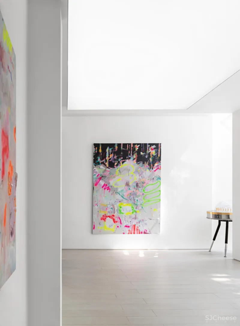 老宅变身极简白画廊，以空间与光探索艺术之雅