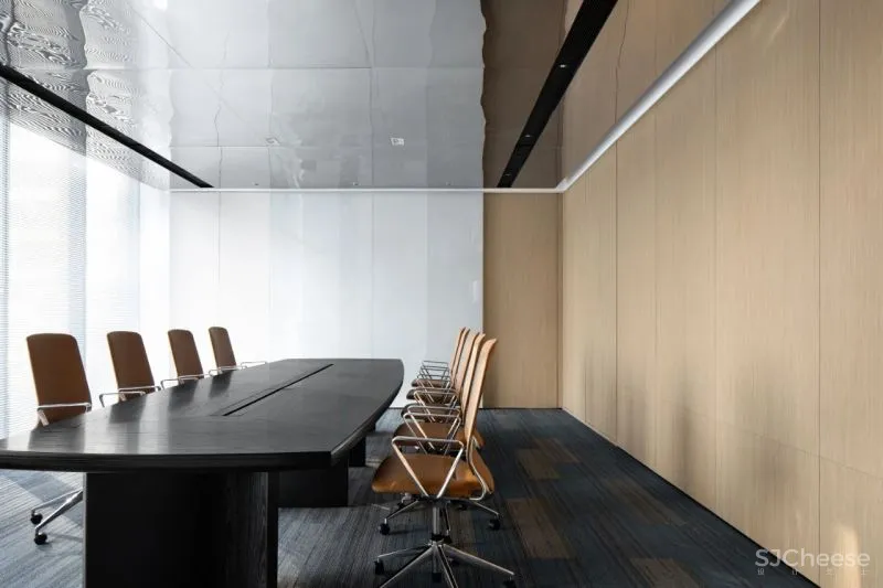 知白设计 × 餐盟严选:盒中绿意,21棵树的办公空间