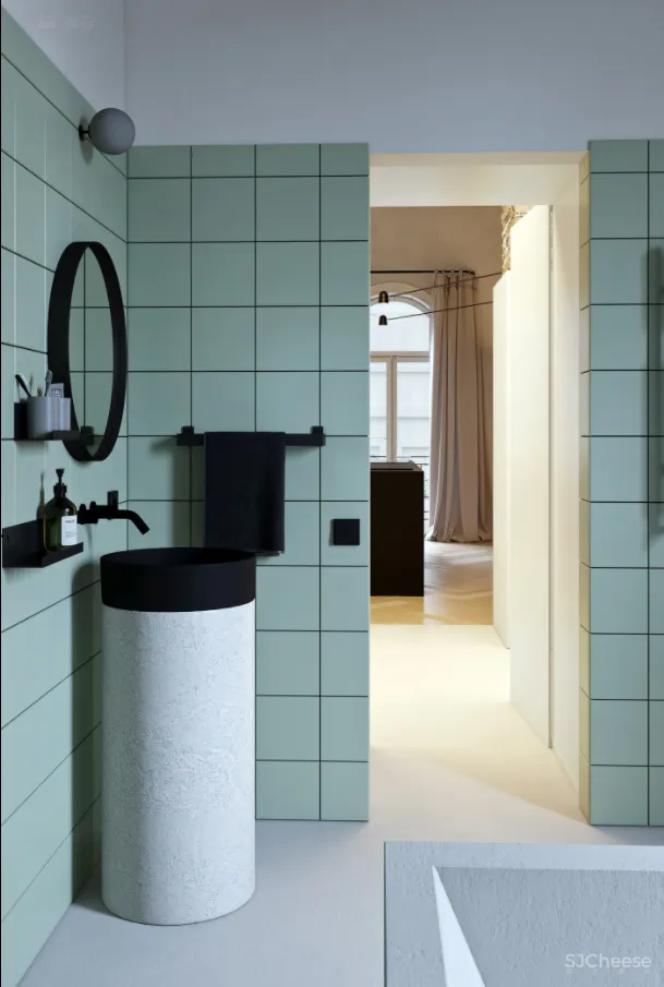 三个拱形门通往三个天地,一张双人床斜放在客厅!