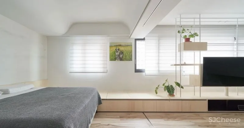 她买下低层高90㎡老房,74w造出极致纯净白色家,独自和收养的狗狗同住!