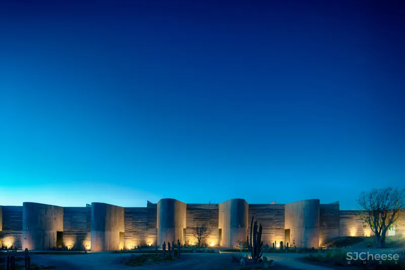 混凝土打造的侘寂野奢民宿,越「简陋」越高级